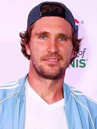 With zverev's height of 1.98 metres (6 ft 6 in), he can generate big serves at 220 kilometres per hour (140 mph) or faster at sharper angles than shorter players. Mischa Zverev Height Weight Size Body Measurements Biography Wiki Age