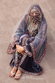 A Modern Bridal Dress In The Style Of The Yemeni Jews Insan Kultur Renkler