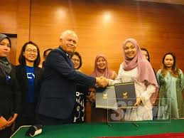 Image_size = 75px motto = engineering technology creativity established = 16 february 2002 type = public. Kolej Universiti Yayasan Pahang Ucyp Sinar Harian