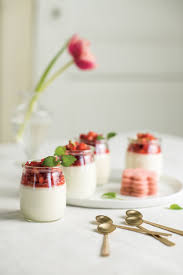 Mousse De Chocolat Blanc Et Fraises Josee Di Stasio Recipe In 2020 Desserts Food Sweet Recipes