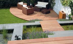 Auch auf trittplatten können sie trockenen fußes durch den garten spazieren. Terrassenplatten Verlegen Kemmler De