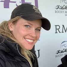 Heather Deyo's Instagram, Twitter & Facebook