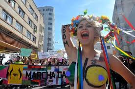 She was the founder of the brazilian variant of the femen group, but after the second half of 2013 she worked in her own group, bastardxs. Opera Mundi Feminismo No Brasil E Elitista E Hermetico Diz Sara Winter Lider Do Femen Nacional 21 Set 2012