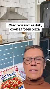 Cooking Frozen Pizza with Alexander Stubb