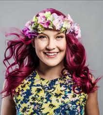 Oh fun! I'm currently drafting a new romance and would love a sketch for my  drafting bulletin board. 🥰 Here's a reference photo I'm using