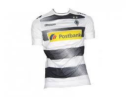 Ein weißes trikot mit einem schwarzgrünen vertikal. Borussia Monchengladbach Trikot 2016 17 Home Kappa