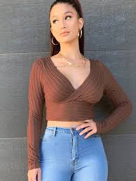 Sheinspringiton discover affordable and fashionable women's clothing online at shein. Strick Crop Top Mit V Kragen Und Zopf Muster Aktuelle Trends Gunstig Kaufen Shein Deutschland