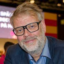 Sommar, ofta omnämnt som sommar i p1, är ett program i sveriges radio som varje sommar sänds i p1 med start klockan 13:00. Hans Rosenfeldt Wikipedia