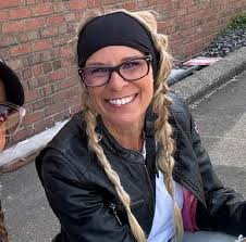 What are alternatives to lemonade bars for graduation parties?