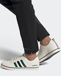 Jede sportart hat zwar ihre eigenen besonderheiten, aber einige gemeinsamkeiten für den hohen tragekomfort der schuhe in weiß für damen sorgen ein bequemes futter sowie außenmaterialien, welche die luft an deine füße lassen. Adidas Sport Shoes Sneakers Schuhe Sportswear Lifestyle Weiss Grun Vs Pace Ebay