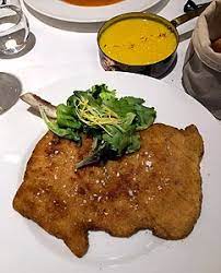 Impiattate le cotolette alla milanese e servitele accompagnate dalle fettine di limone. Cotoletta Alla Milanese Wikipedia