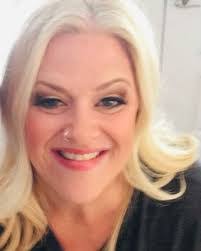 Kari Randall's Instagram, Twitter & Facebook