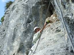 Dépliant disponible à l'office de tourisme. Klettersteig De Klettersteig Beschreibung La Via Ferrata Du Fort L Ecluse