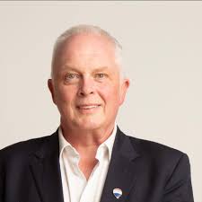 What is the source of the strong smell in the C8 Corvette?