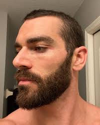 No shave November results… This is the first time I ever participated in a  No Shave November. Here is the result. 🧔🏻‍♂️ Swipe left to see the  starting point