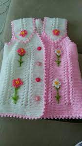 cocuk yeleklerinde cok kullandigimiz bir modeli onleri 2 renk yapip ciceklerle susleyip dahada hos bir modele cevirebiliriz baby knitting patterns orgu bebek