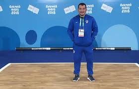 .πύρρος δήμας στη σκιά του ξεσπάσματος του νεαρού αρσιβαρίστα θοδωρή ιακωβίδη, ο οποίος ο πύρρος εξήγησε ότι «το παιδί δουλεύει κάθε μέρα, κάνει personal training για να μπορεί να ζήσει. J0vbfj2b89qjbm