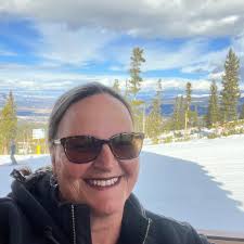 Do any of you guys/gals have netting going around the rail? I'm wondering  what type of netting you used? How did you attached it to the  railing/stanchions? I'm also open to any