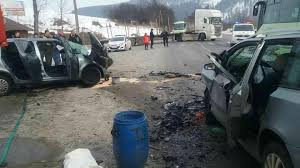 Na miesto dorazili všetky záchranné zložky.hasiči začali s oživovaním zakliesnenej osoby a poskytli zraneným osobám predlekársku prvú pomoc. Vazna Nehoda Na Orave Celna Zrazka Pri Obiehani Autobusu Cesta Je Uzavreta
