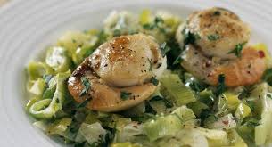 10 Recettes Inspirees Par Joel Robuchon Recette Saint Jacques Fondue De Poireaux Recettes Poissons Et Fruits De Mer