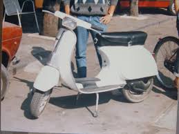 Agostino detto ago, si laurea con 110 e lode, ma ha il problema di trovare un lavoro: Cercasi Vespa 50 De Il Ragazzo Del Pony Express Off Topics Vesparesources Com