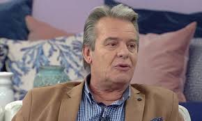 Ήταν γνωστός από τους ρόλους του στις ταινίες όταν ξέσπασε η βία (deliverance), superman και το δίκτυο 8rhnos Ston Kallitexniko Xwro Pe8ane O H8opoios Toy Kalhmera Zwh Spyros Mis8os Sportime Gr