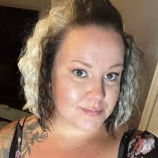 Alexis Baum's Instagram, Twitter & Facebook