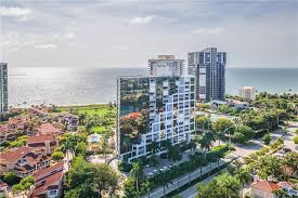 Isabel Arias-Squires