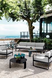 Trouvez la table de jardin qui s'adaptera à votre terrasse, balcon ou jardin. Collection Bellevie Fermob Mobilier De Jardin En 2021 Mobilier Terrasse Mobilier Jardin Meuble Jardin