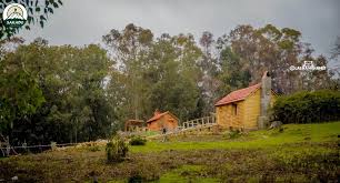 Village blanc sur la colline
