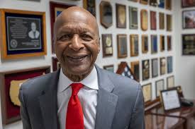 Retiring Illinois Secretary of State Jesse White reveals the racism that  shaped his legacy