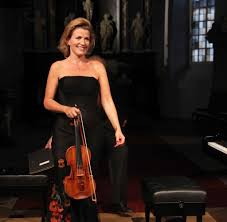 Mamas spiel fand allmählich beachtung, und sie hörte auf, die schule zu besuchen, um sich ganz der musik zu widmen. Anne Sophie Mutter Ich Spiele Solange Mein Dekollete Vorzeigbar Ist Welt