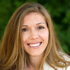 Lisa Dion's Instagram, Twitter & Facebook