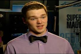 American Idol' contestant sues over eardrum removal