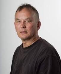 Navn: Hans Oliver Hansen Født: 1954 Bosted: Gåradak 21. plass på lista På  spørsmål om hvordan Hans Oliver vil presentere seg sjøl, svarer han kort og  kontant: Bare skriv snekker. I dag