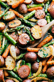 Roasted Garlic Potatoes Asparagus Sausage My Recipe Magic Dinner Potatoes Side Easy Asparagus Recipe Recipes Garlic Roasted Potatoes
