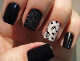 El cantante seal se apunta a la moda del color flúor en la uñas. Unas Negras Decoradas Perfectas Para Toda Ocasion Belleza