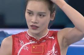 【升國旗 奏國歌!兩面五星紅旗在東京賽場起!!】 ️ #朱雪瑩 蹦床奪金，#劉靈玲 獲蹦床銀牌，冠亞軍兩面五星紅旗在東京賽場升起!中國國歌再一次響徹東京賽場! Sjvsmynaznssum