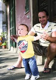 A férje karriere érdekében epres panni visszavonult, hogy biztos támasz lehessen, a közösségi oldalán pedig rendre megjelentek azok a bejegyzések, amiből. Benedek Tibor Couple Photos Photo Celebs