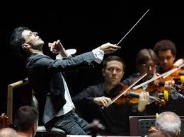 Bosso è stato anche il testimone ufficiale della festa europea della musica per il 2018 e unico italiano invitato al parlamento europeo per una storica riflessione sullo stato della cultura europea. Ezio Bosso Un Orchestra Per Abbado Con Cinquanta Musicisti Corriere It