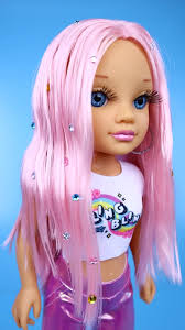 La nueva muñeca Nancy: Un look brillante y colorido