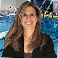 4 things I learned working at a swim school: 1. If it's not fun, make it  fun. 2. Curiosity before criticism. 3. It's ok to be friends with  coworkers. 4. What it's