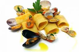 Paccheri ai frutti di mare: la ricetta del primo piatto di grande effetto