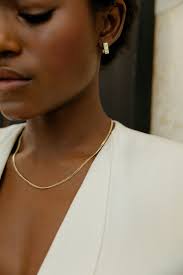 Capri Curb Chain Necklace In 2021 Delicate Gold Jewelry Gold Minimalist Jewelry Solid Gold Earrings