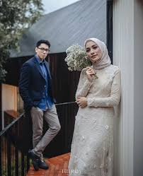 Maybe you would like to learn more about one of these? Desain Baju Cantik Modern Baju Tunangan Couple
