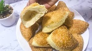 Roti goreng isi kacang hijau / tangisan sang anak membuat penasaran sang ibu dengan bentuk makanan itu. Roti Goreng Wijen Herunterladen
