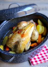 Pintade En Cocotte Au Four Carottes Et Pommes De Terre Pintade Recette Recette De Plat Recettes De Cuisine