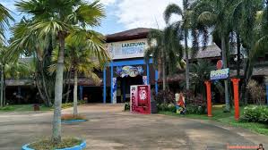 Bukit merah laketown hotel offers guests an array of room amenities including a flat screen tv, air conditioning, and a refrigerator, and getting online is possible, as free wifi is available. Bukit Merah Laketown Resort Perak Lokasi Percutian