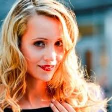 Danielle Kearney (@DanielleKrny)