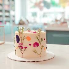 List of edible flowers for salads & cakes. Edible Flower Cakes Are Our New Wedding Cake Flavor Of The Year